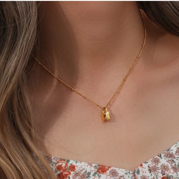 18k Gold Love Engraved Heart Lock Pendant Necklace, nice Necklace, cute Necklace - Picture 2 of 7